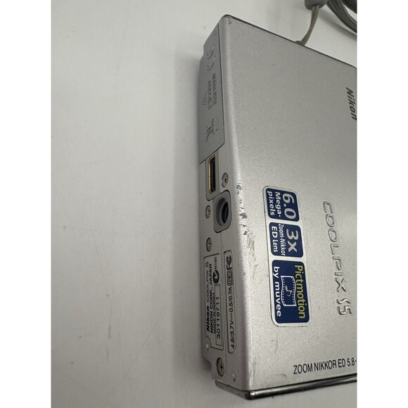 Nikon CoolPix S5 Digital Camera Silver 6MP 3x Optical Zoom FOR PARTS ONLY - Picture 8 of 10
